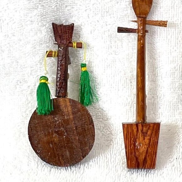 Vintage Chinese carved wood miniature instruments, set of four. - Picture 4 of 5